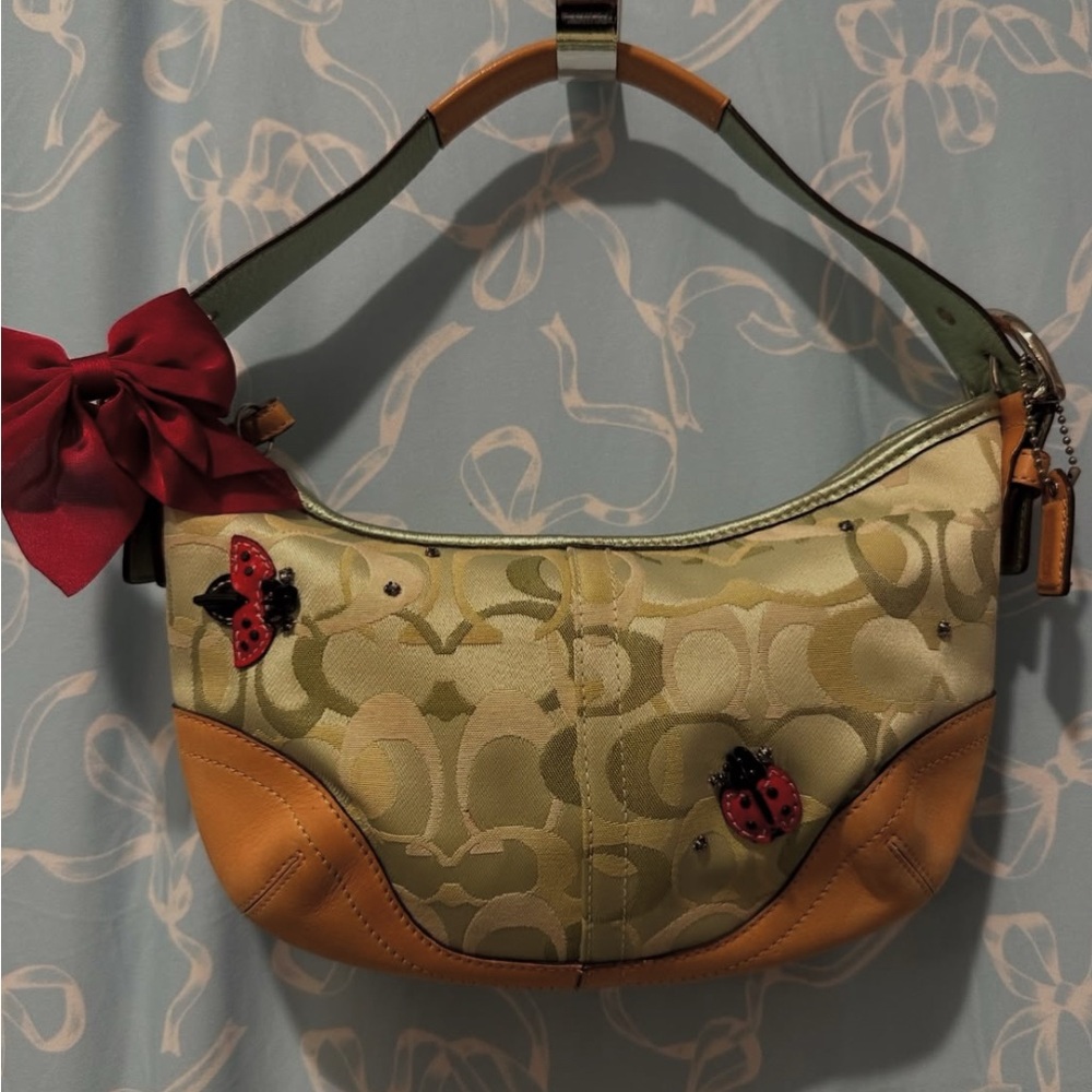 ISO 2004/2005 OPTIC HOBO GREEN LADYBUG PURSE - Picture 2 of 2
